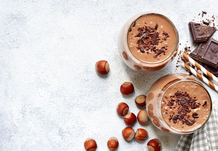 Hazelnut hot cocoa in 2 glasses