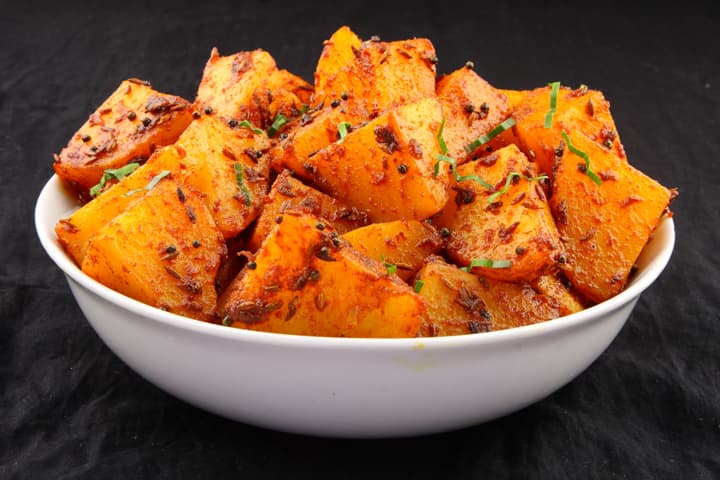 https://www.thespicehouse.com/cdn/shop/articles/Easy_Curried_Red_Potatoes_720x.jpg?v=1591649125