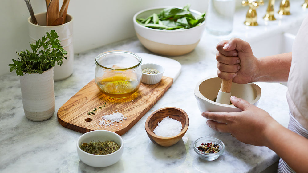 Preparing spices for cooking. Grinding peppercorns.